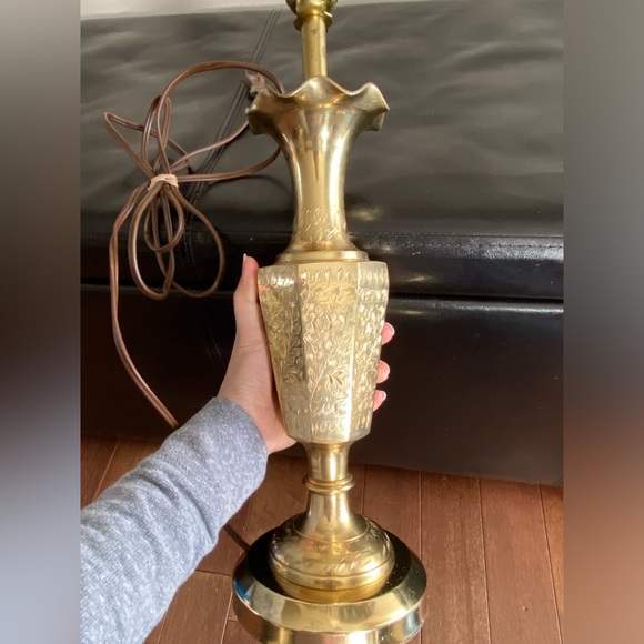 Vintage Brass Lamp. No shade - Picture 3 of 9